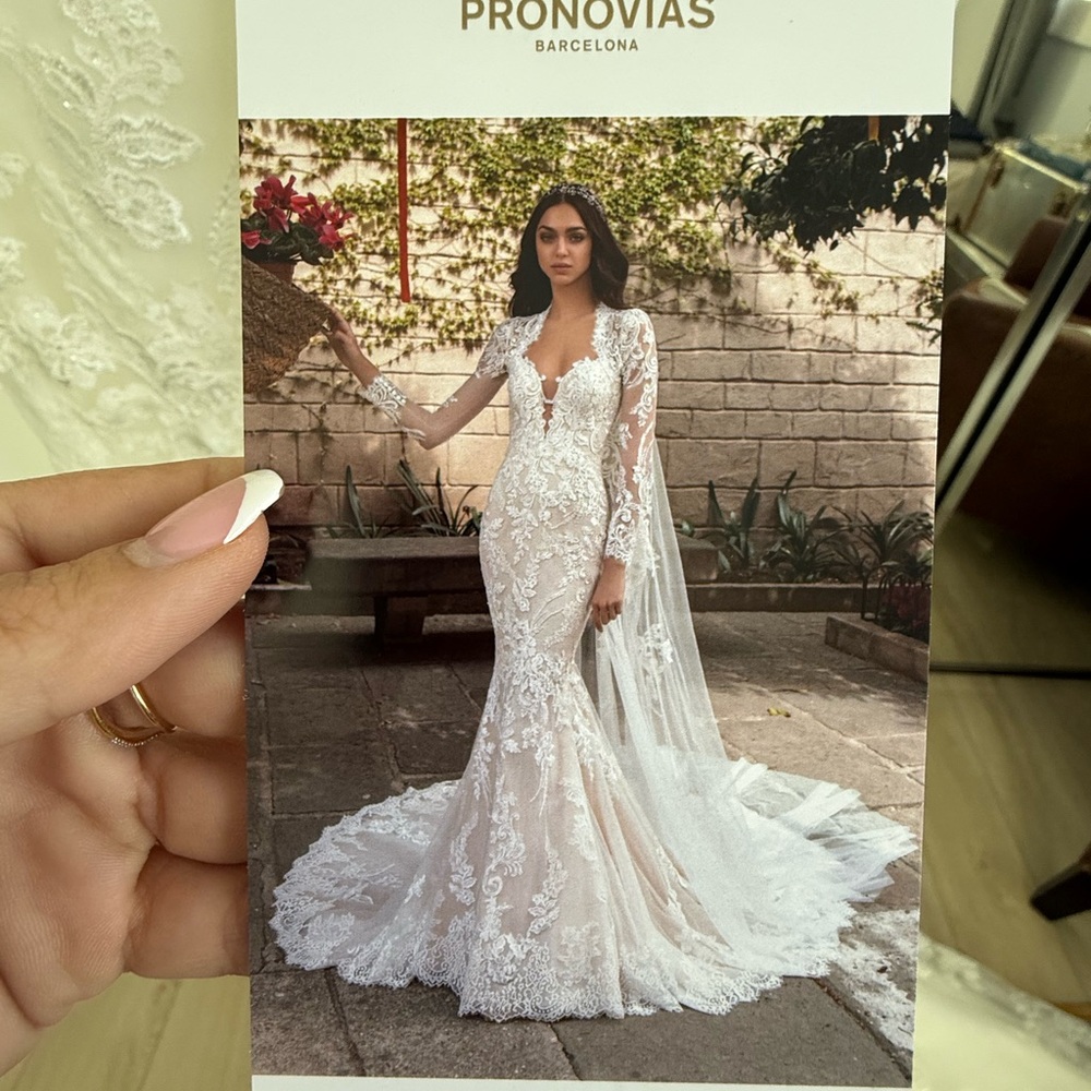 Pronovias Wedding Dress with Veil and Tulle shirt cover. New-tags attached. - Picture 10 of 15